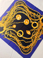 Foulard Céline – Chaînes Et Médaillons Dorés