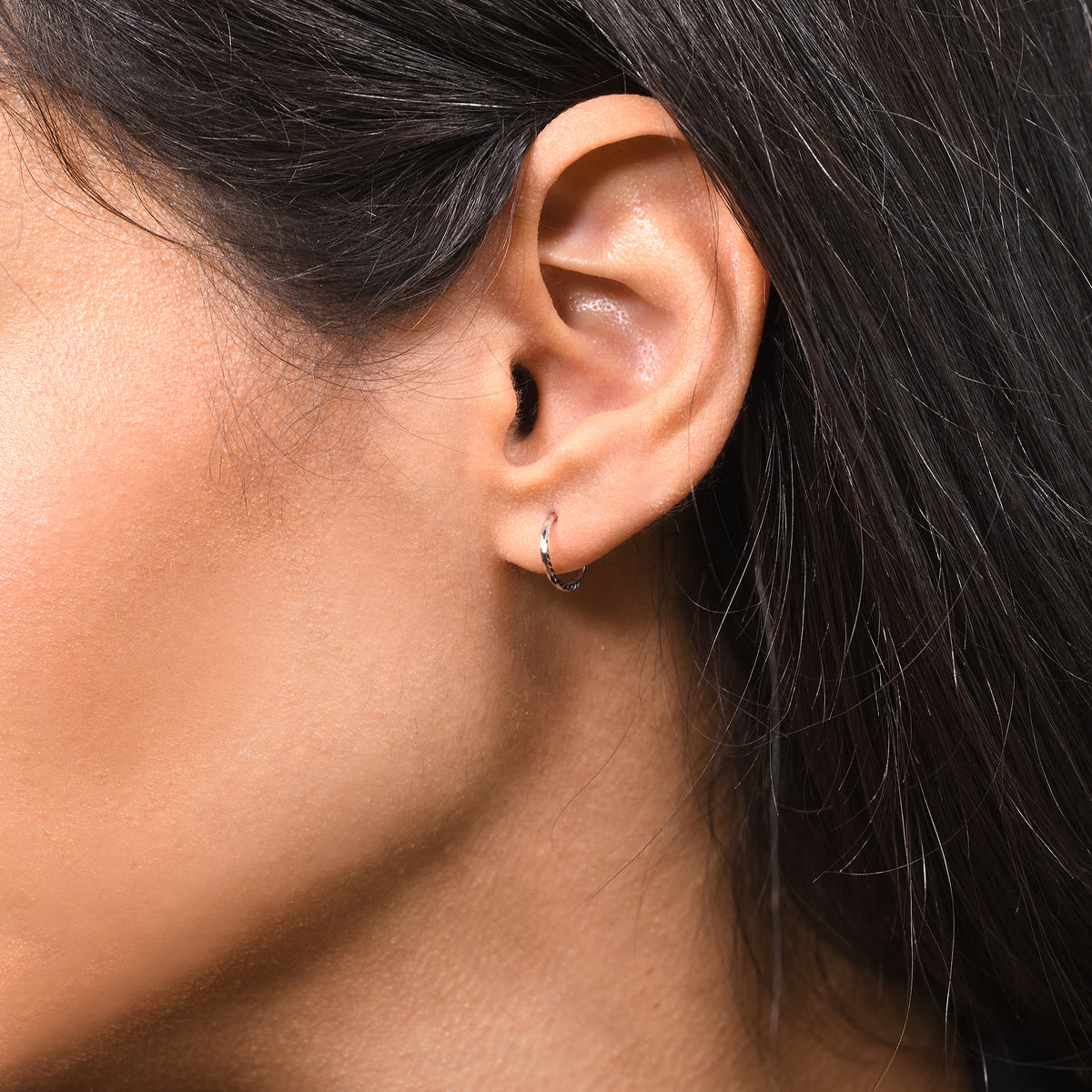 Boucles D'Oreilles "Créoles Twistées 10 Mm" Or Blanc 375/1000