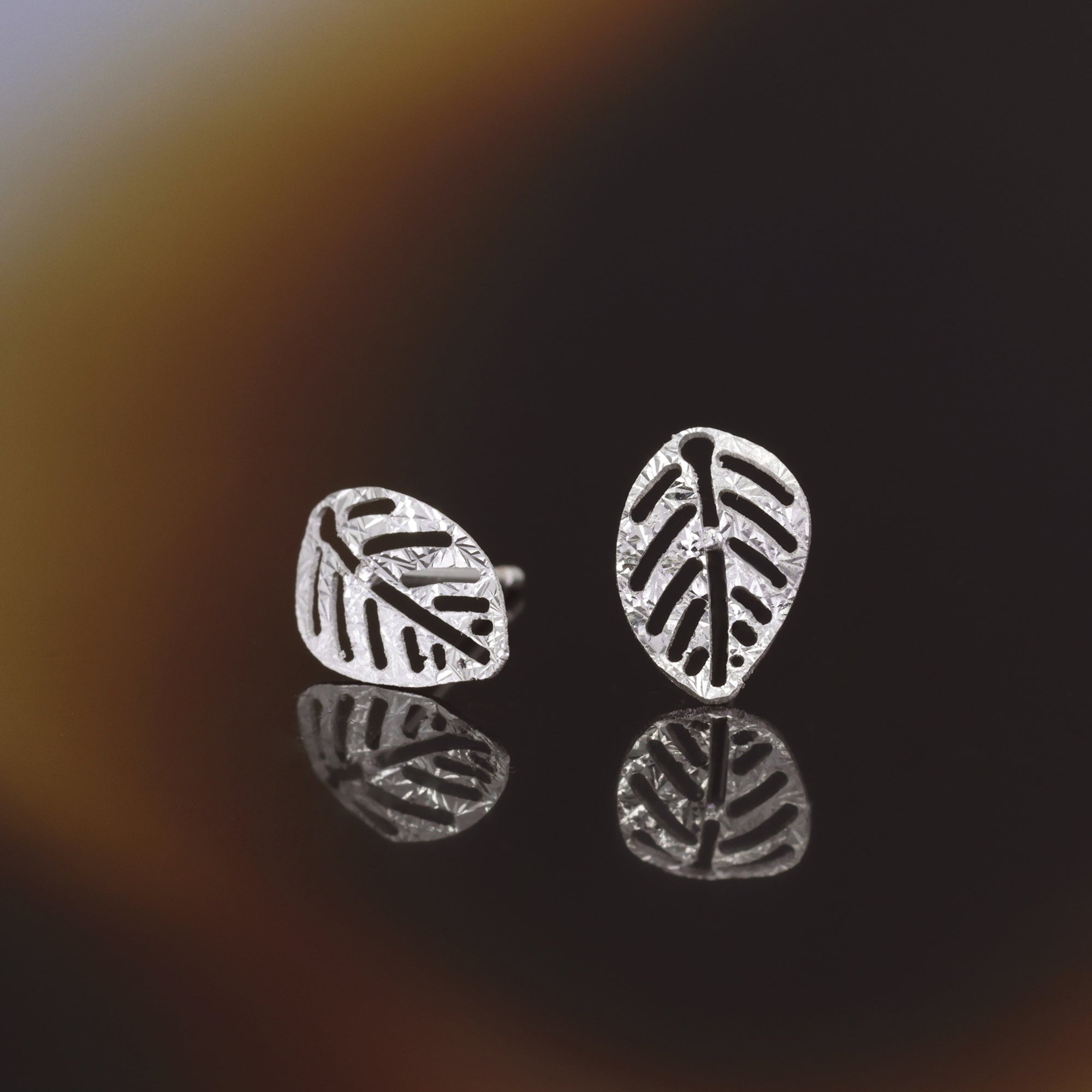 “Sous Le Vent” Earrings 375/1000 White Gold