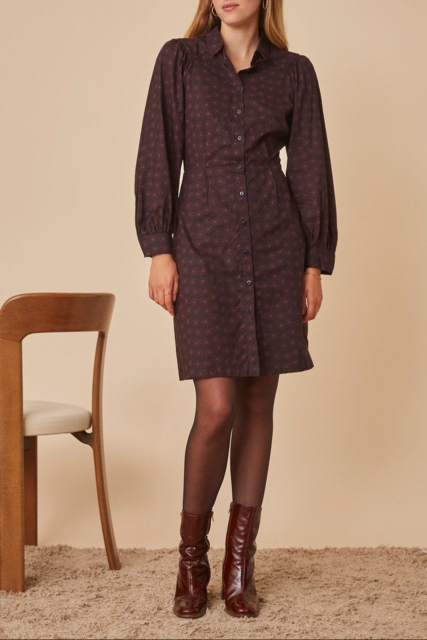 Robe Elna - April