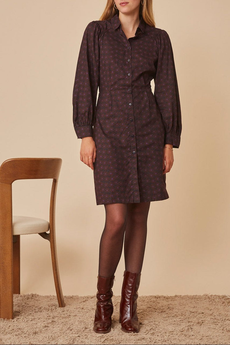 Robe Elna - April