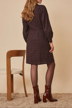 Robe Elna - April
