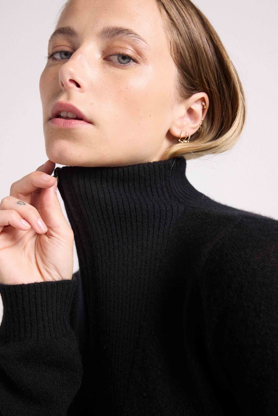 Maglione Collo Alto con Zip Donna Emilie - Nero
