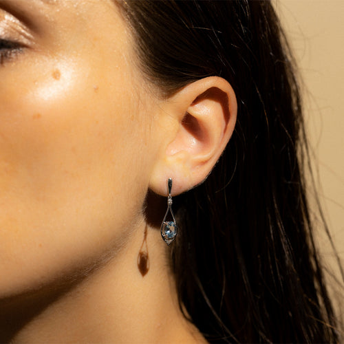 Boucles D'Oreilles "Brillants Topaze" - D0,03/4 T1,9/2 - Or Blanc