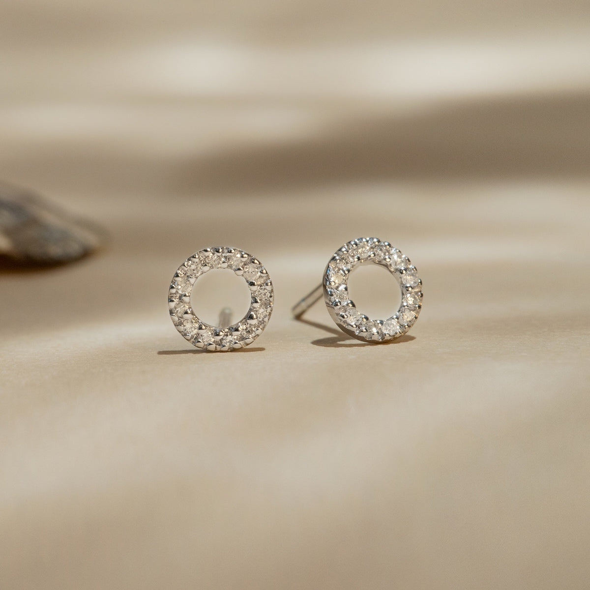 Boucles D'Oreilles "Simplicité" Diamant : 0,10" Simplicité" Diamant : 0,10Ct/24 - Or Blanc