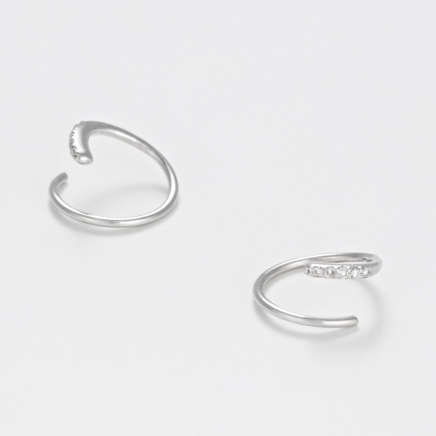 Pendientes “Joli Tourbillon Diamant” D0.03/10 – Oro blanco