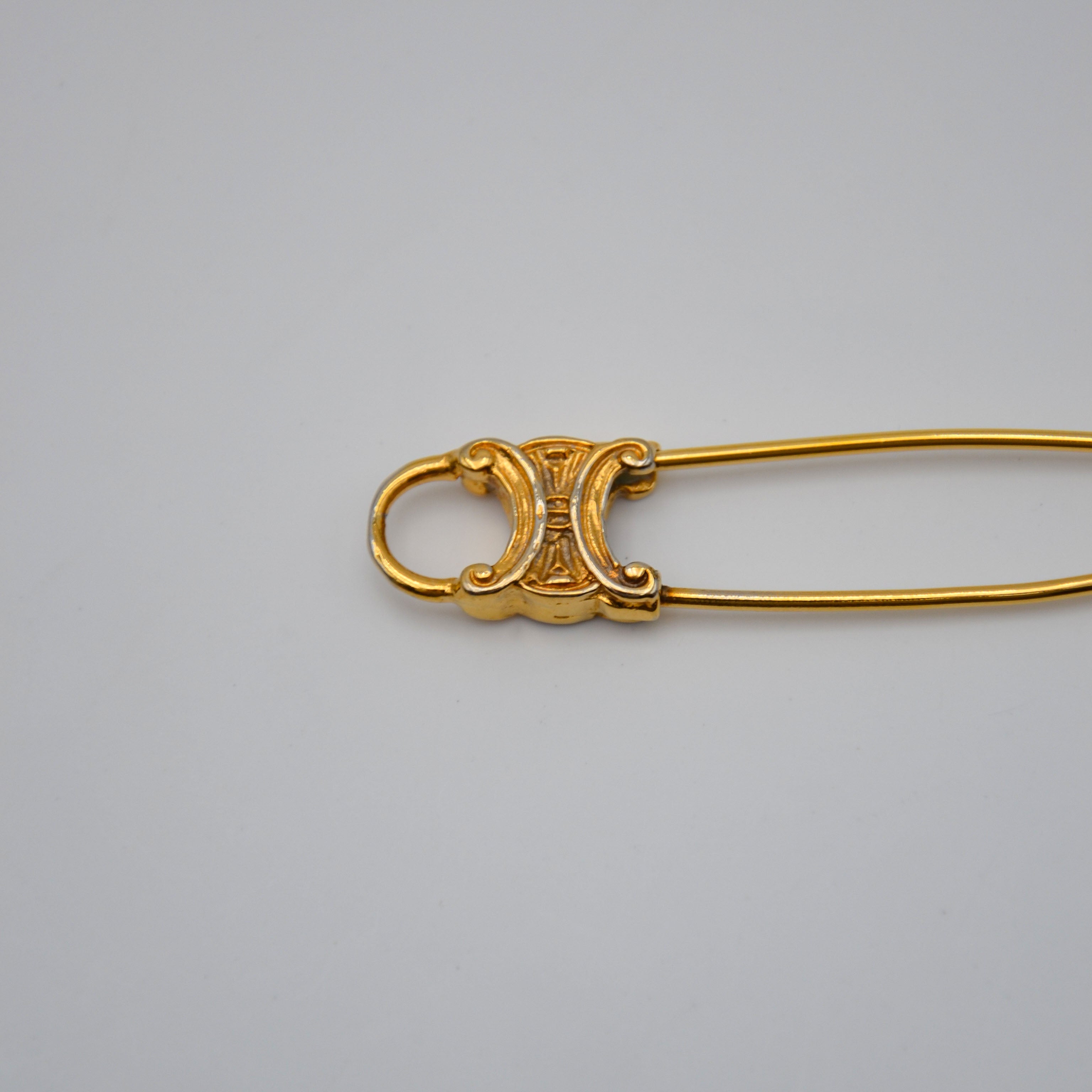 Broche Céline Alfiler Logo Triomphe