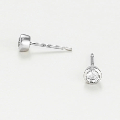 Boucles D'Oreilles "Puces Serti Clos 0,15" - Or Blanc 375/1000