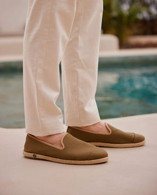 Espadrille homme coton, olive beige close up Angarde