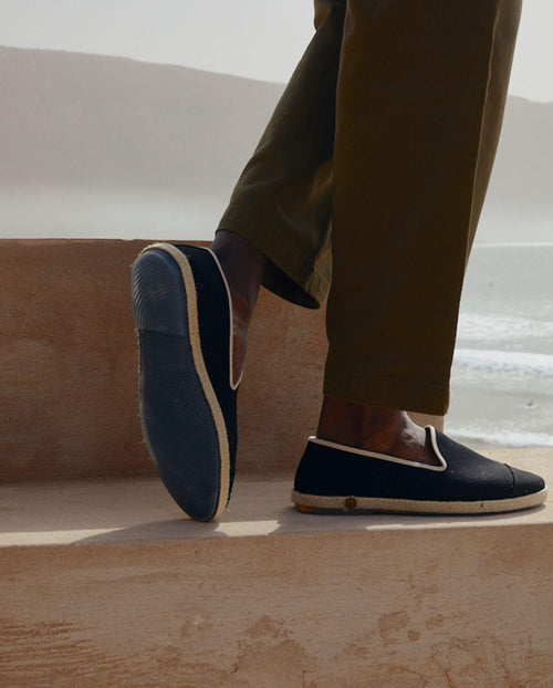 Espadrille homme coton noir close up Angarde