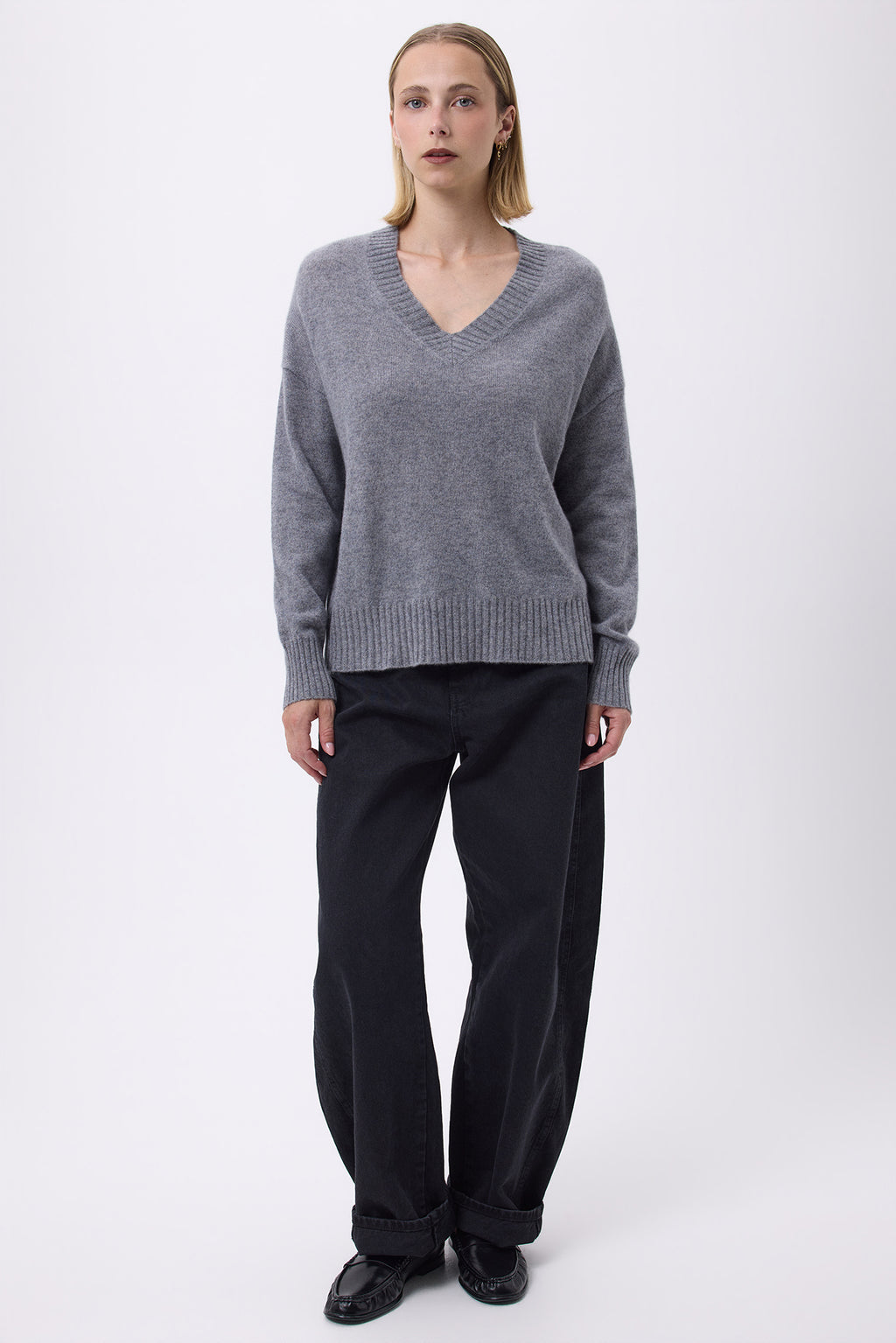 Sweter oversize w serek z grubym prążkiem F Everyday - Ciemnoszary - Damski