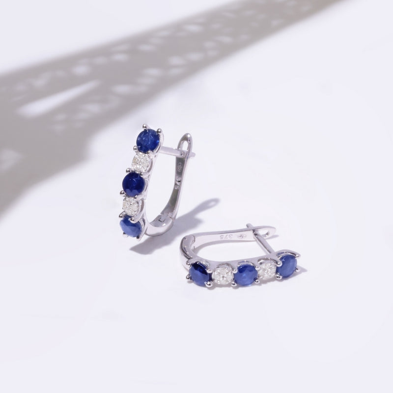 Boucles D'Oreilles "Port Royal" Diamants 0,05/16 & Saphirs 1,08/6 - Or Blanc 375/1000