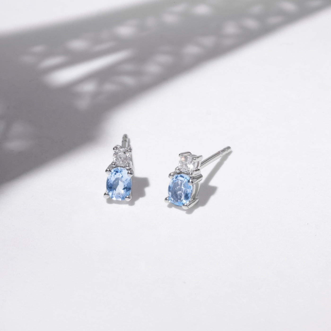 Pendientes "Azur" D0.08/2 Topacio Azul 0.48/2 - Oro blanco 375/1000