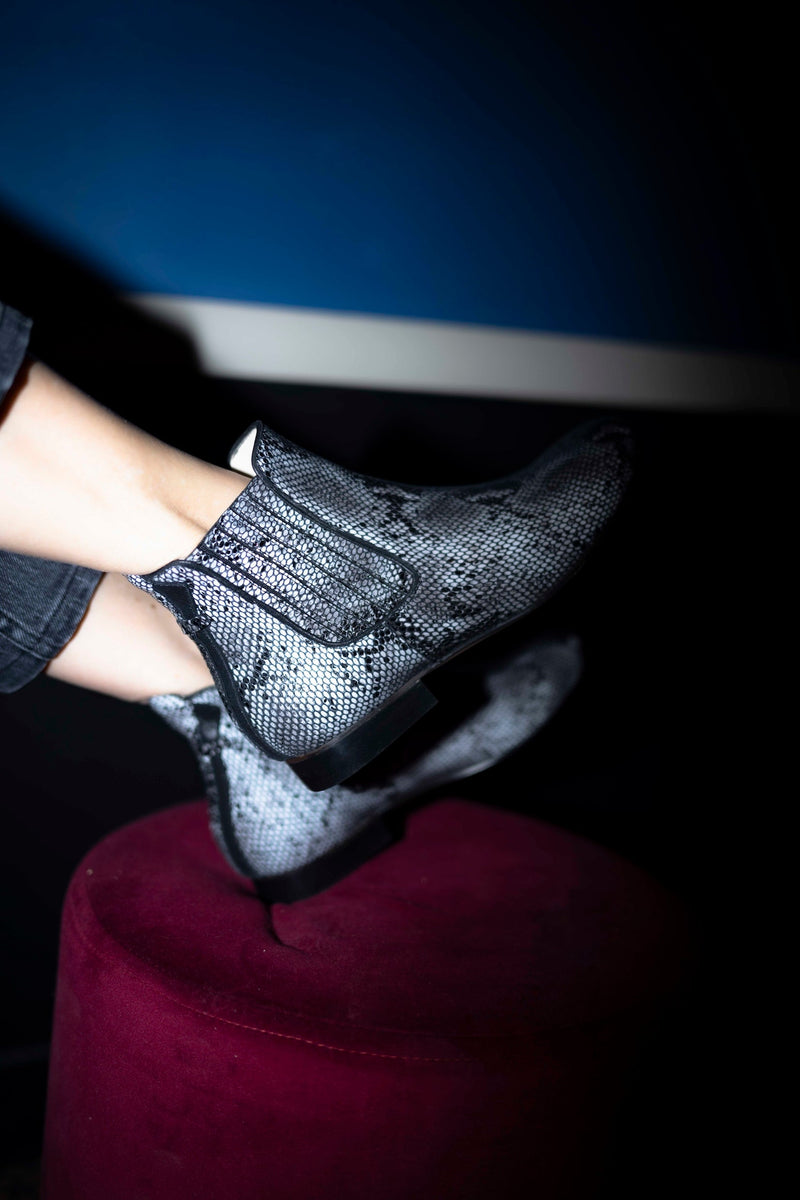 Ecsta - Graphite Scales