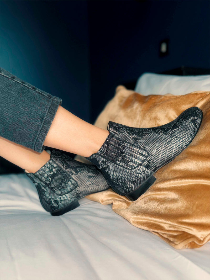 Ecsta - Graphite Scales