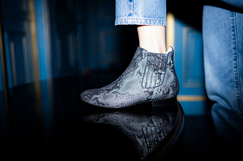 Ecsta - Graphite Scales