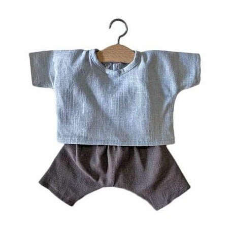 Conjunto Gastón de lino azul palo y gris - Selección de muñecos Paola Reina Minikane disponibles en amaetc.com, concept store eco-friendly para niños