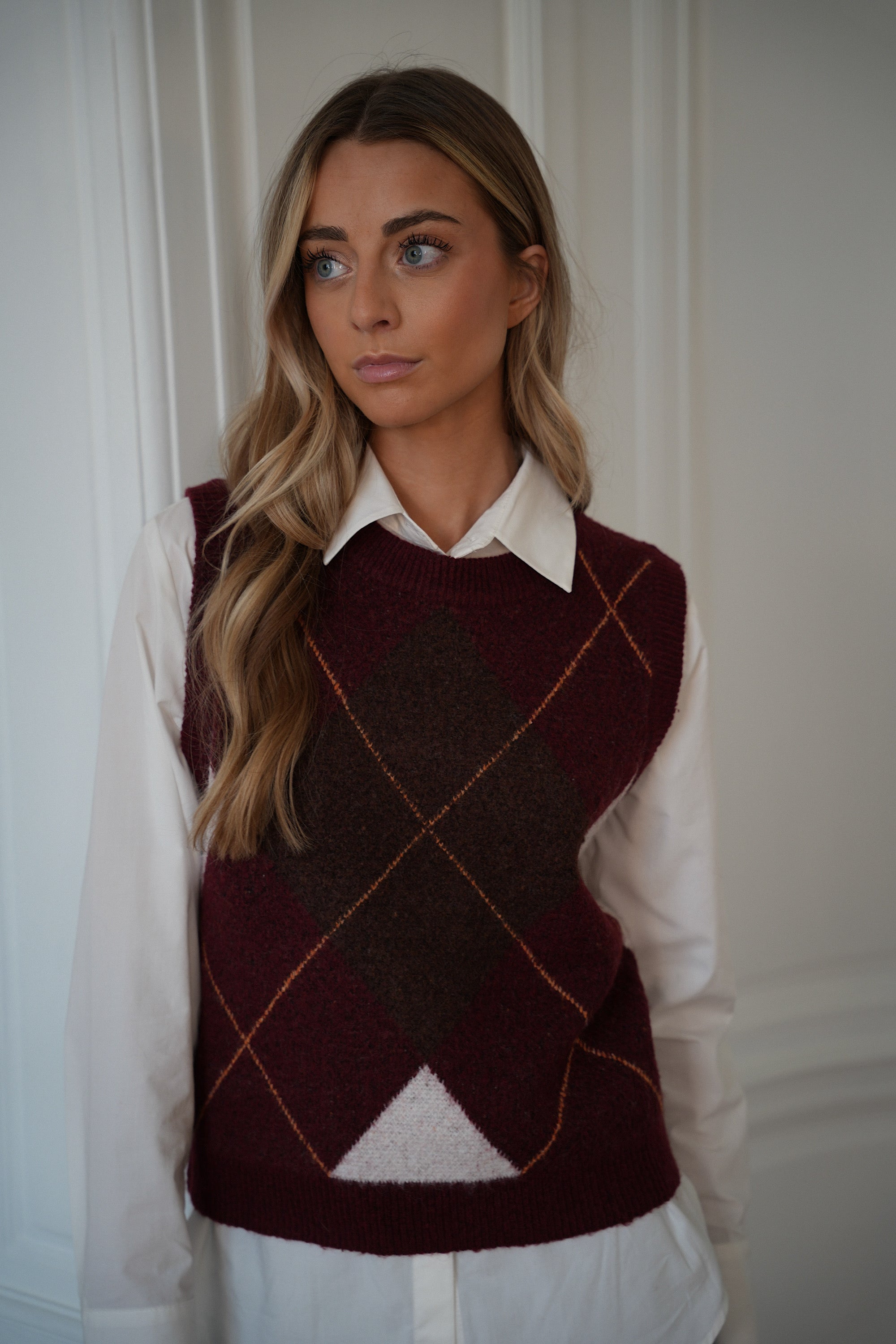 Loona Bordeaux - Sleeveless Sweater