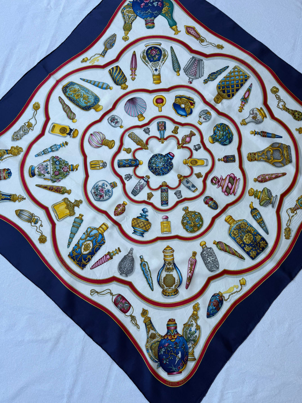 Hermès scarf – Flacons model