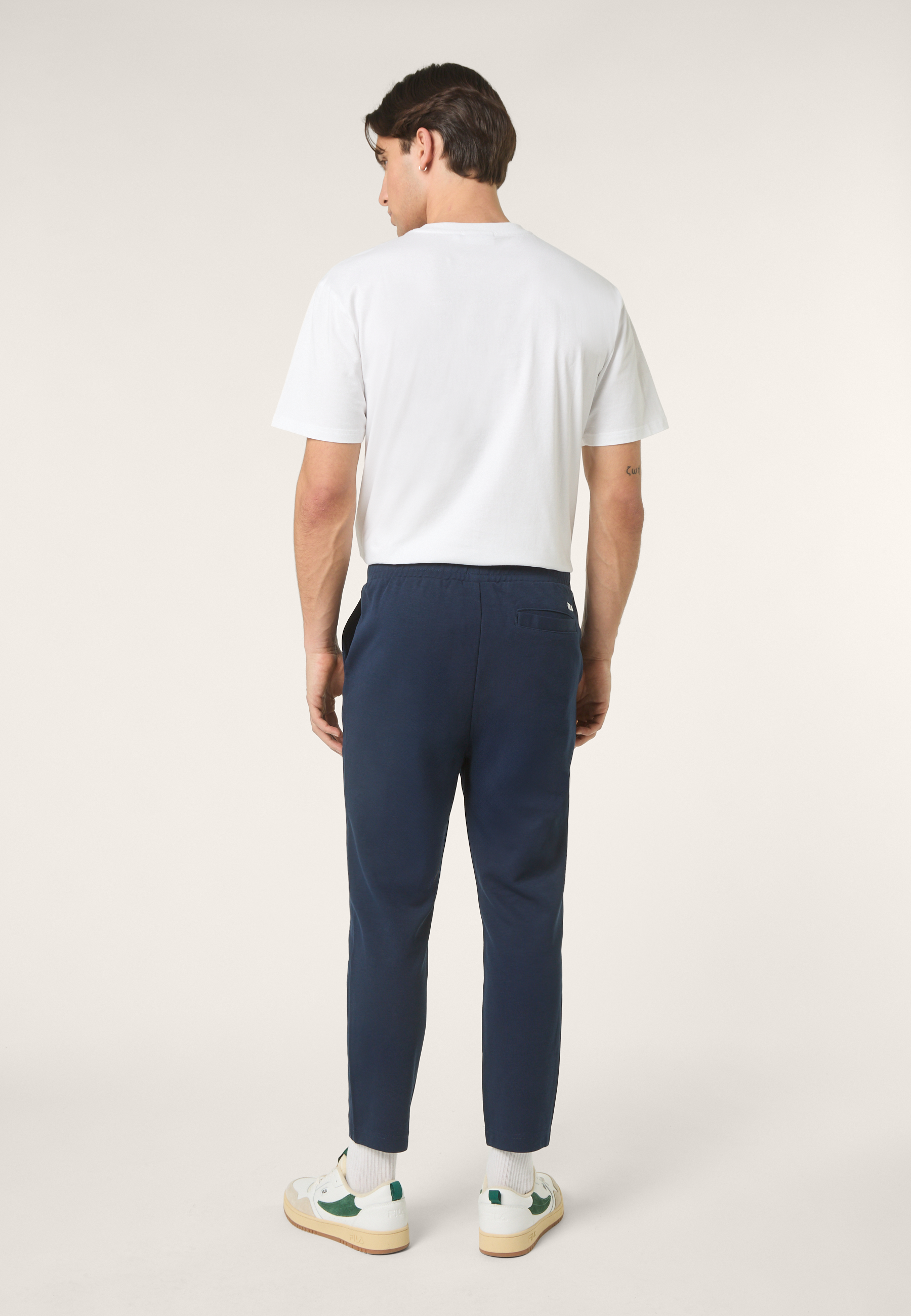 Pantalones deportivos cortos y delgados elegantes - Iris Black