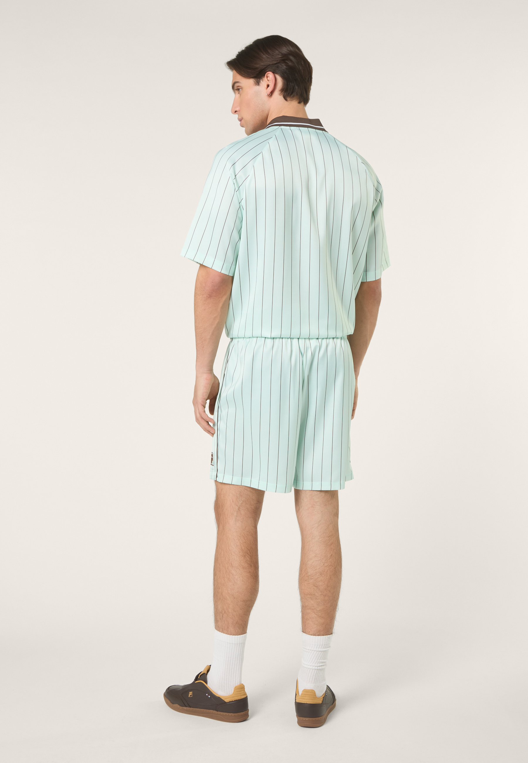 Pantalones cortos holgados de satén con rayas diplomáticas - Mar calmante / Rayas