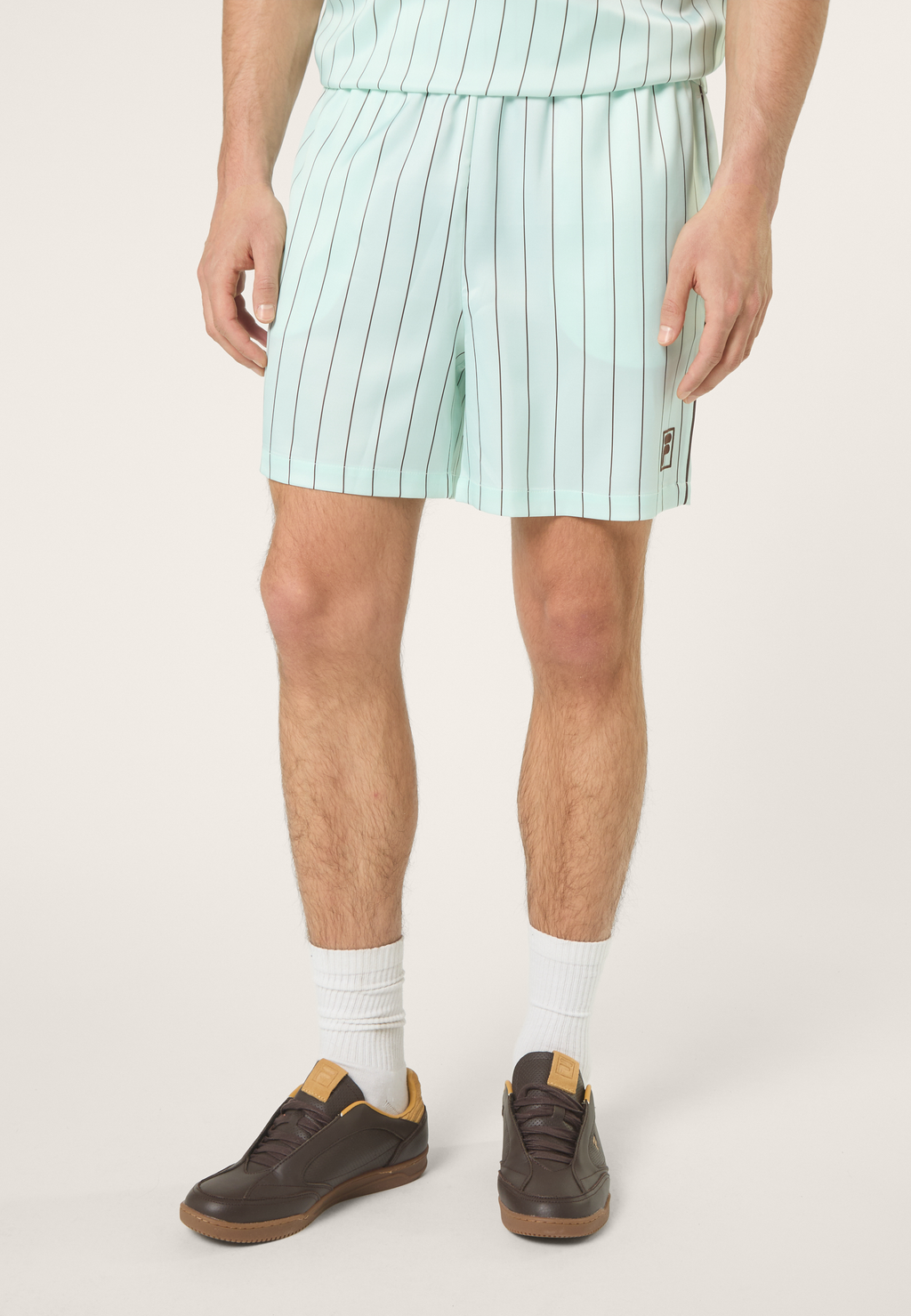 Pantalones cortos holgados de satén con rayas diplomáticas - Mar calmante / Rayas