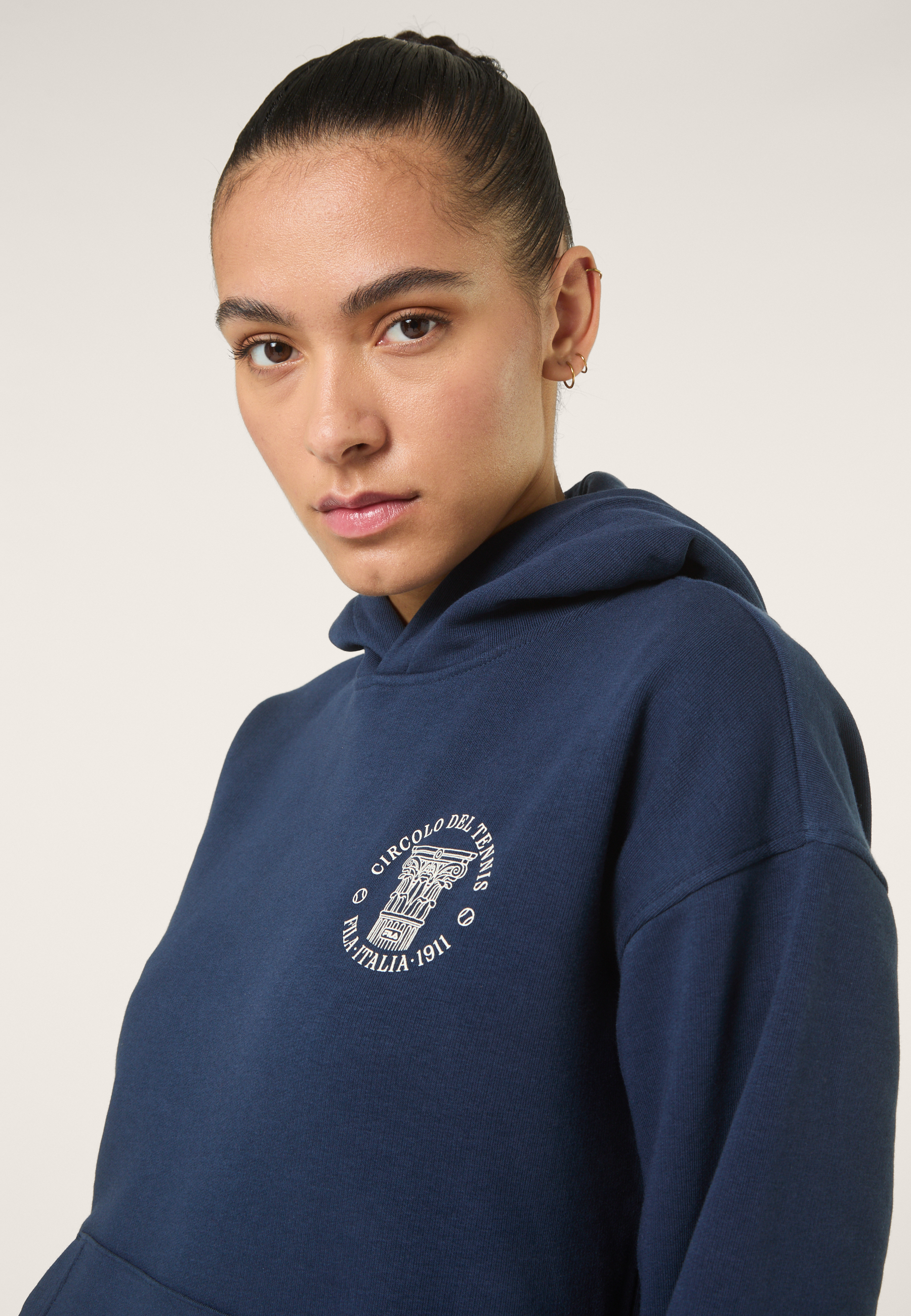 Sudadera con capucha y estampado casual - Iris Black