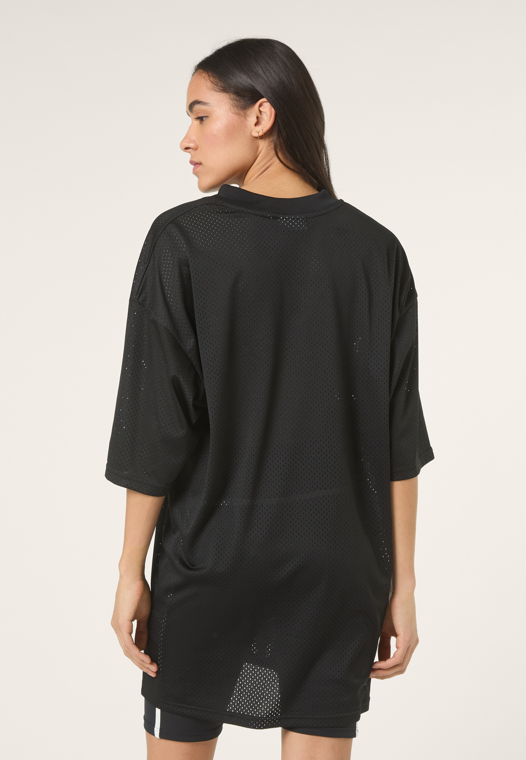 Vestido estilo camiseta de malla con cuello en V extragrande - Negro