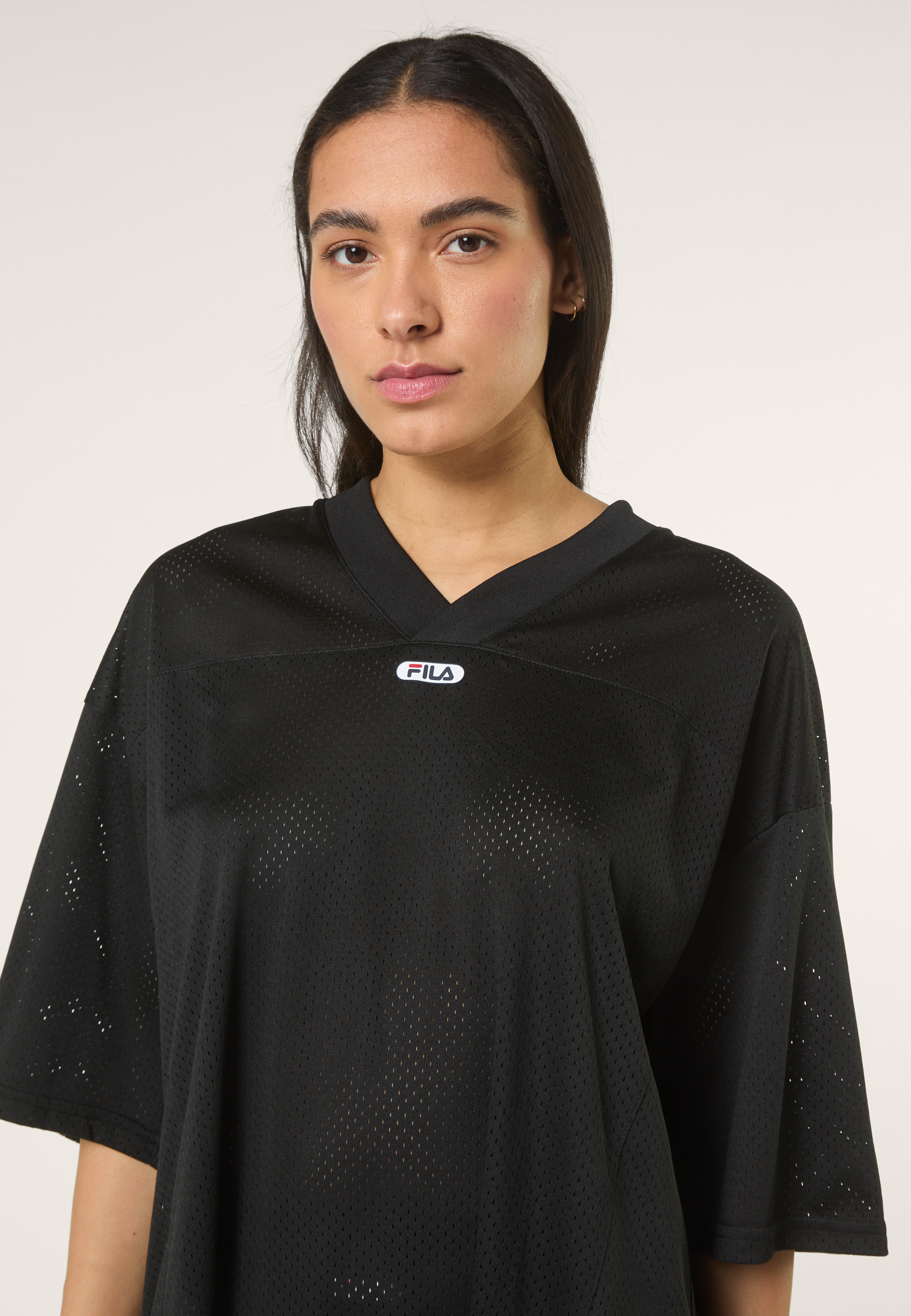Vestido estilo camiseta de malla con cuello en V extragrande - Negro
