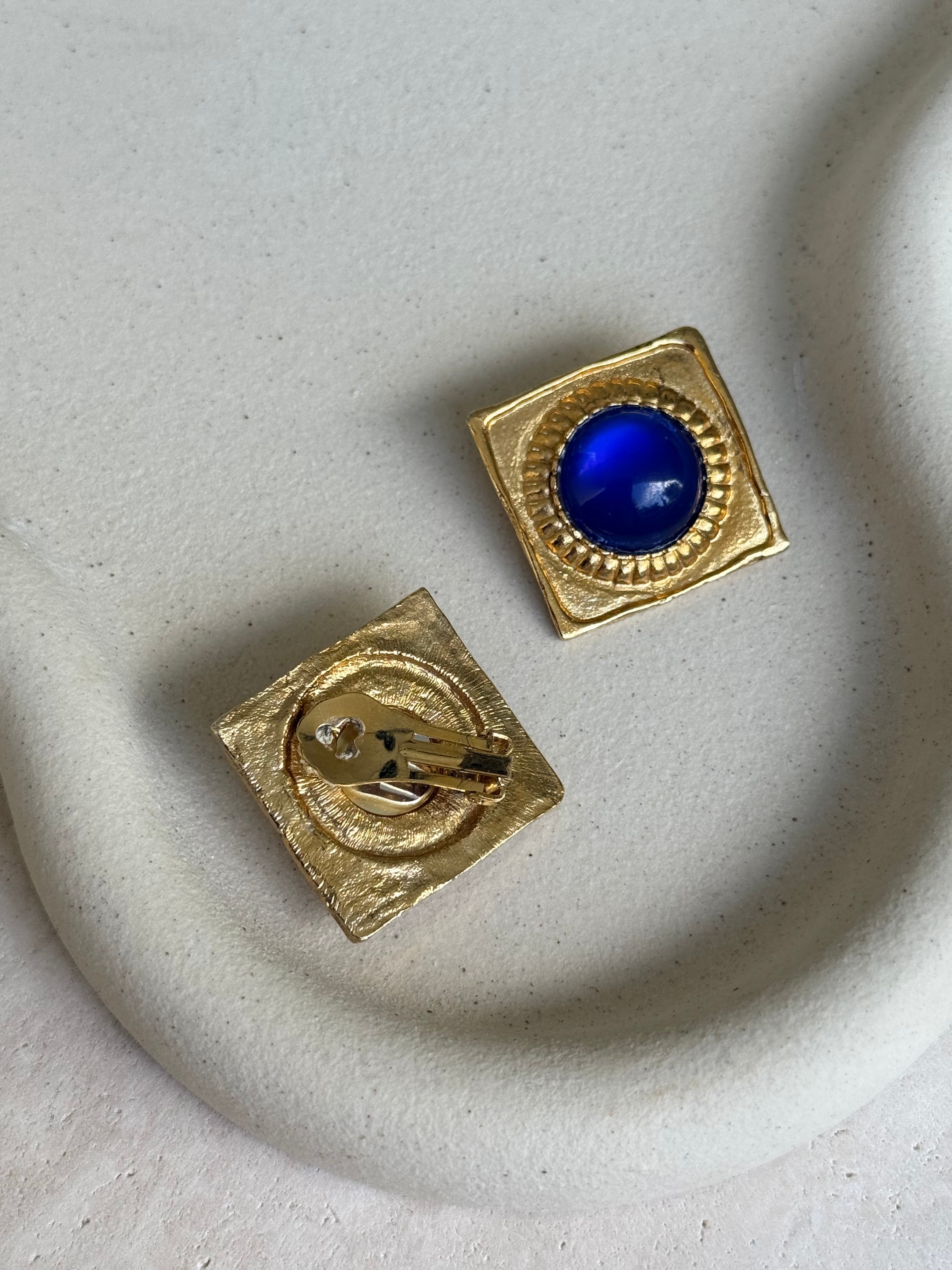 Boucles D’Oreilles Vintage - Carrées Dorées Et Cabochons Bleu
