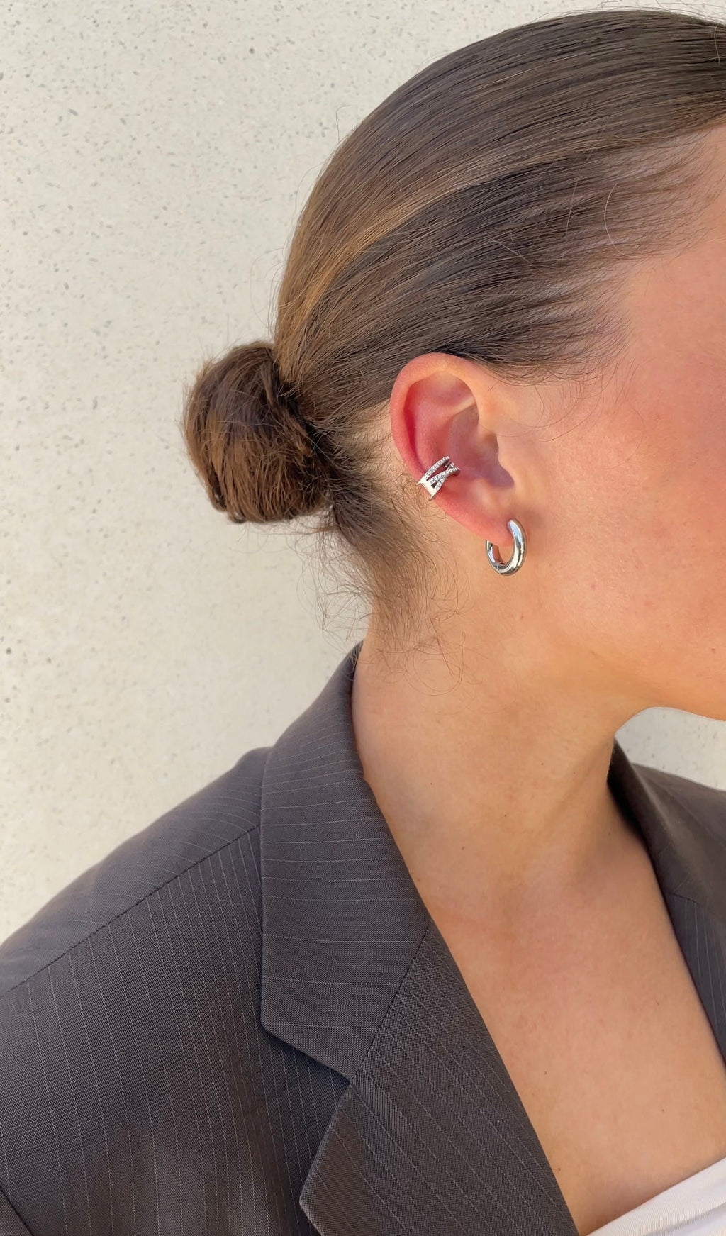 Ear cuff a croce con gemme