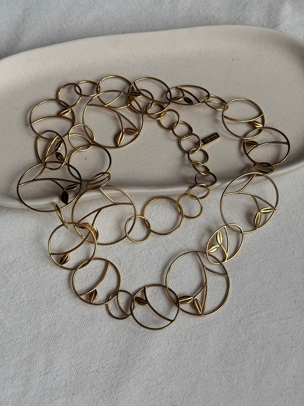 Collar Largo Kenzo Vintage - Eslabones Circulares y Hojas