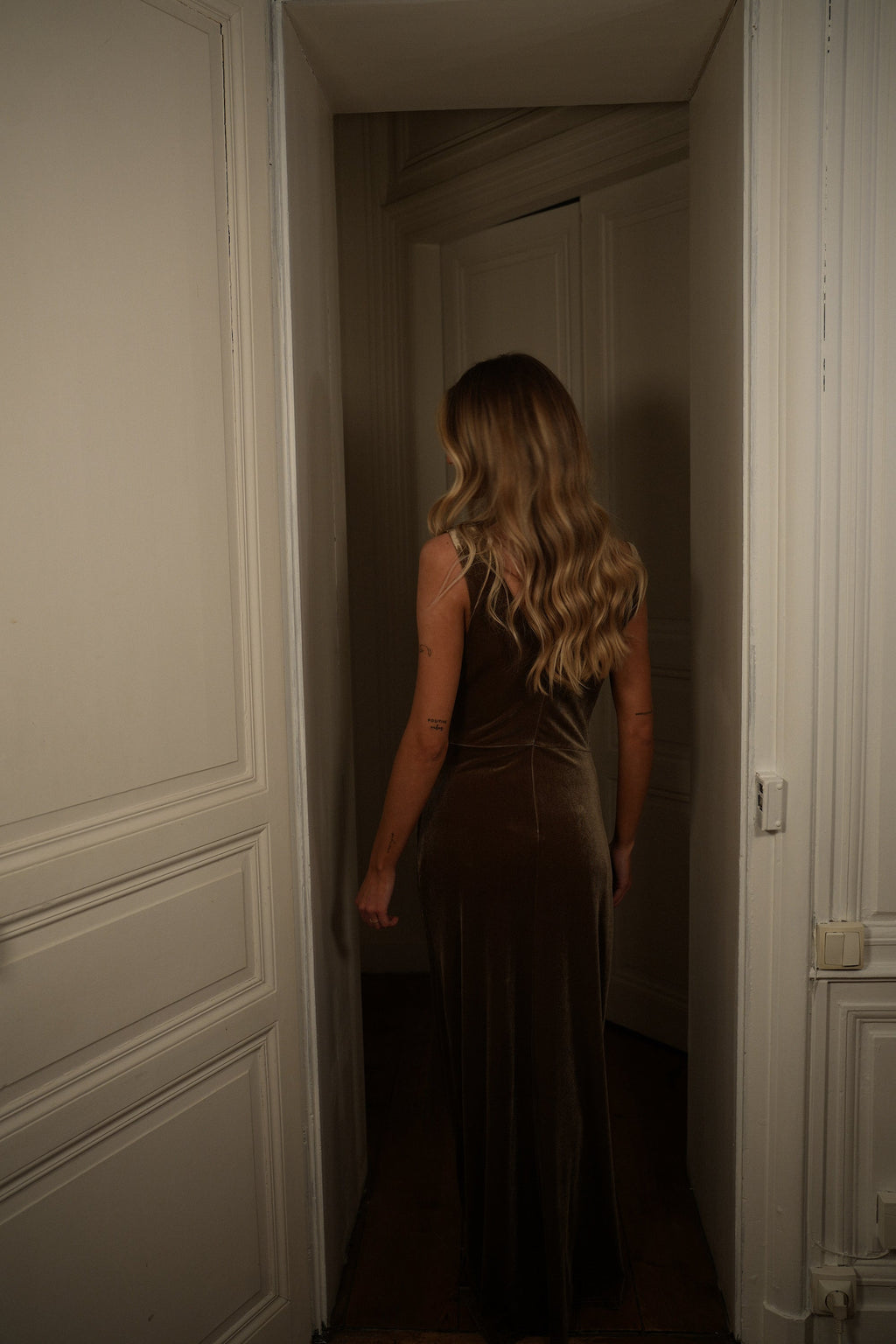 Ema Taupe - Vestido Terciopelo