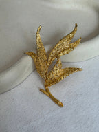 Broche Sphinx Vintage - Feuillage Doré Texturé