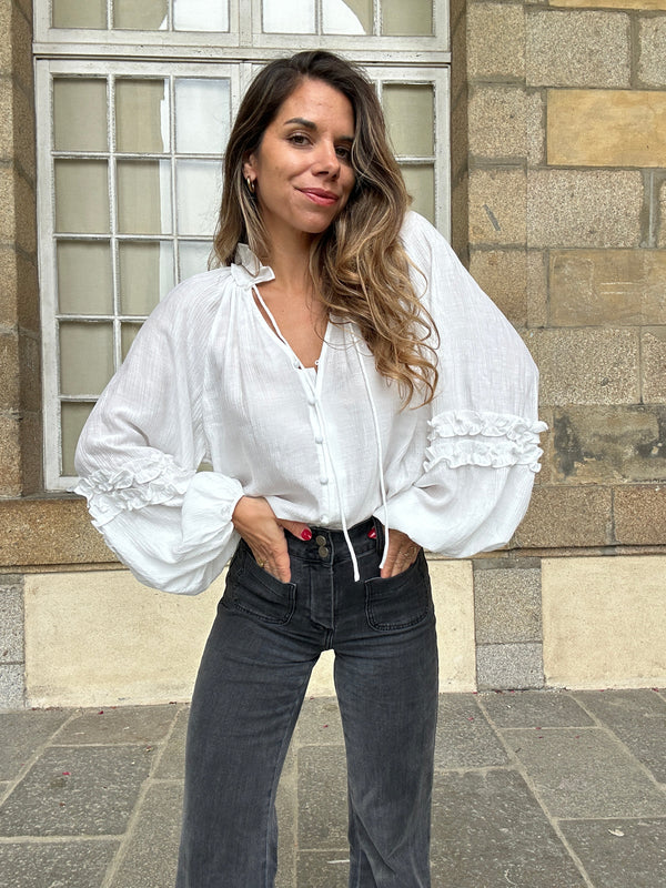 Blusa Esmée con volantes crudo