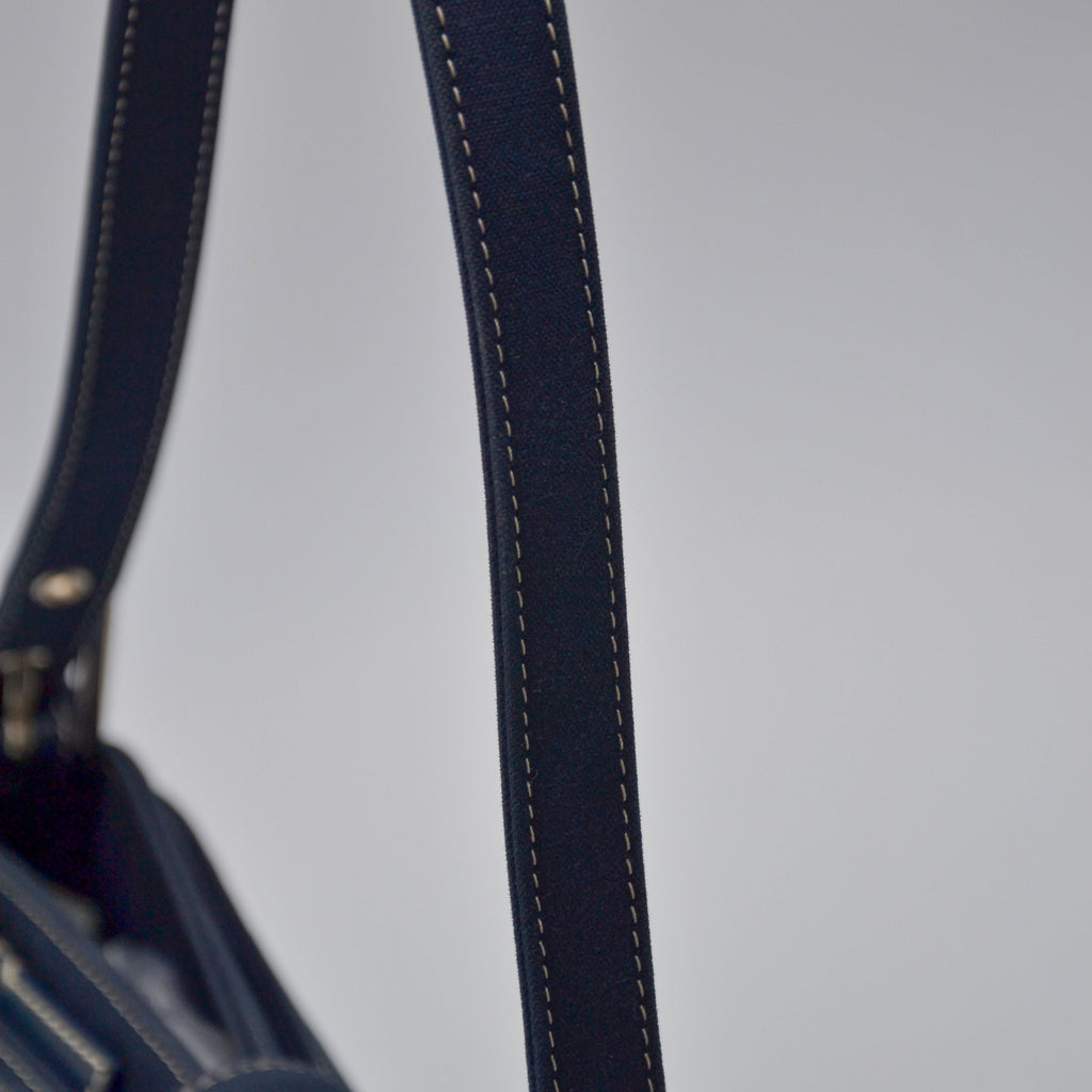 Sac Fendi Baguette Toile Bleu Marine Fermoir Ff Émail Vintage