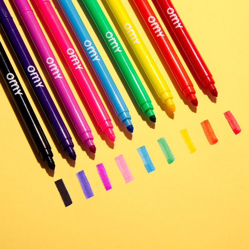 Feutres parfumés OMY en train de tracer des lignes colorées – couleurs vives associées aux parfums fruités : citron, fraise, cola, etc.