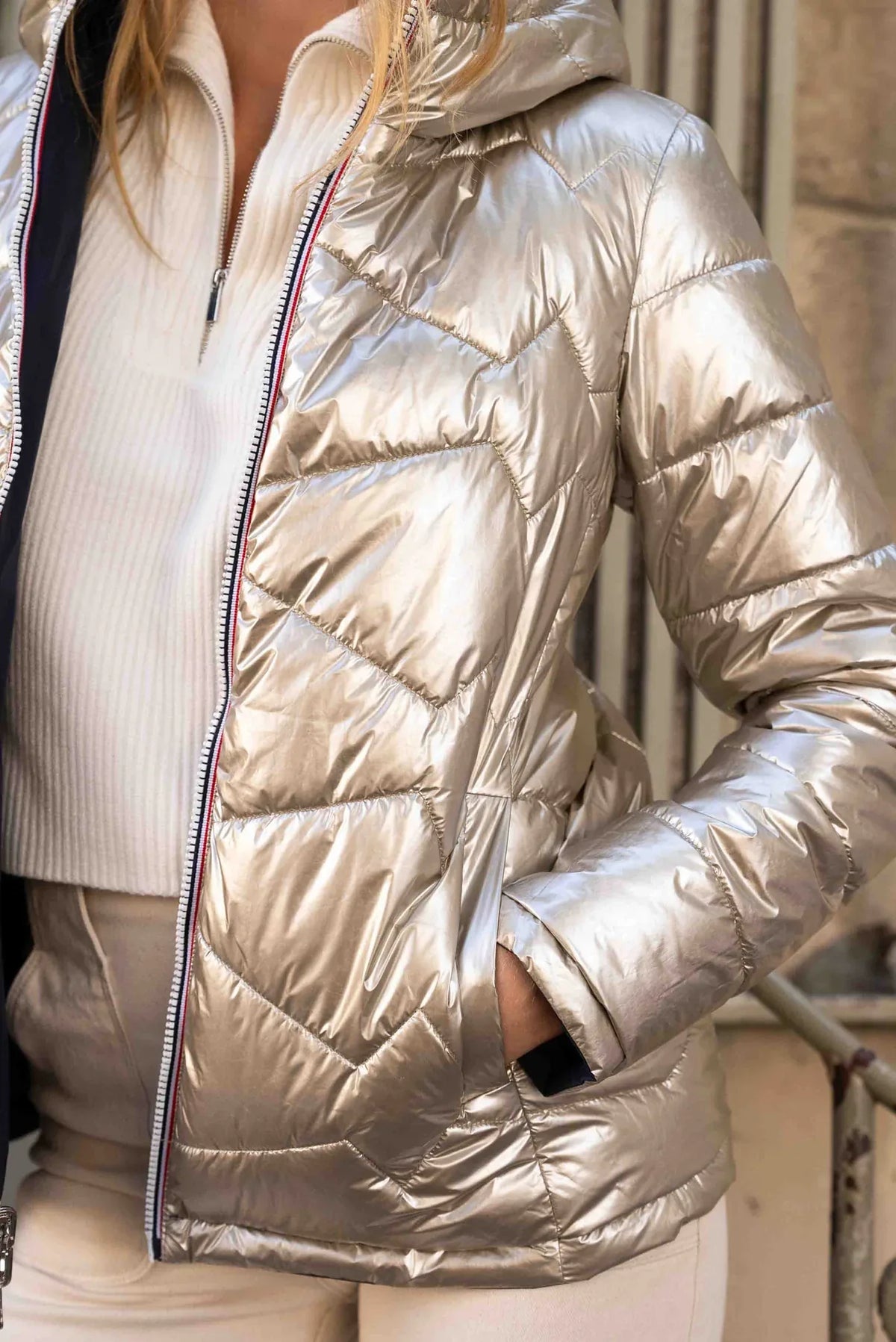 Kurze Daunenjacke Amélia – Marineblau/Gold