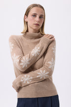 Striktrøje med høj hals og snemønster på ærmerne F Flocon - Beige creme/Hvid - Dame