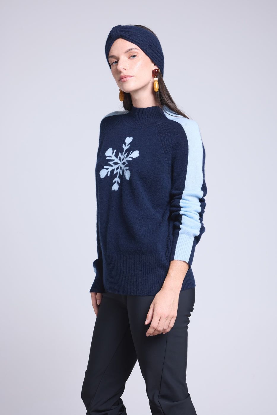Jersey de cuello alto con gran copo de nieve Flora - Azul marino azul cielo - Mujer