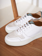 Sneakers Con Cordones Vasco - Blanco & Cedro - Mujer