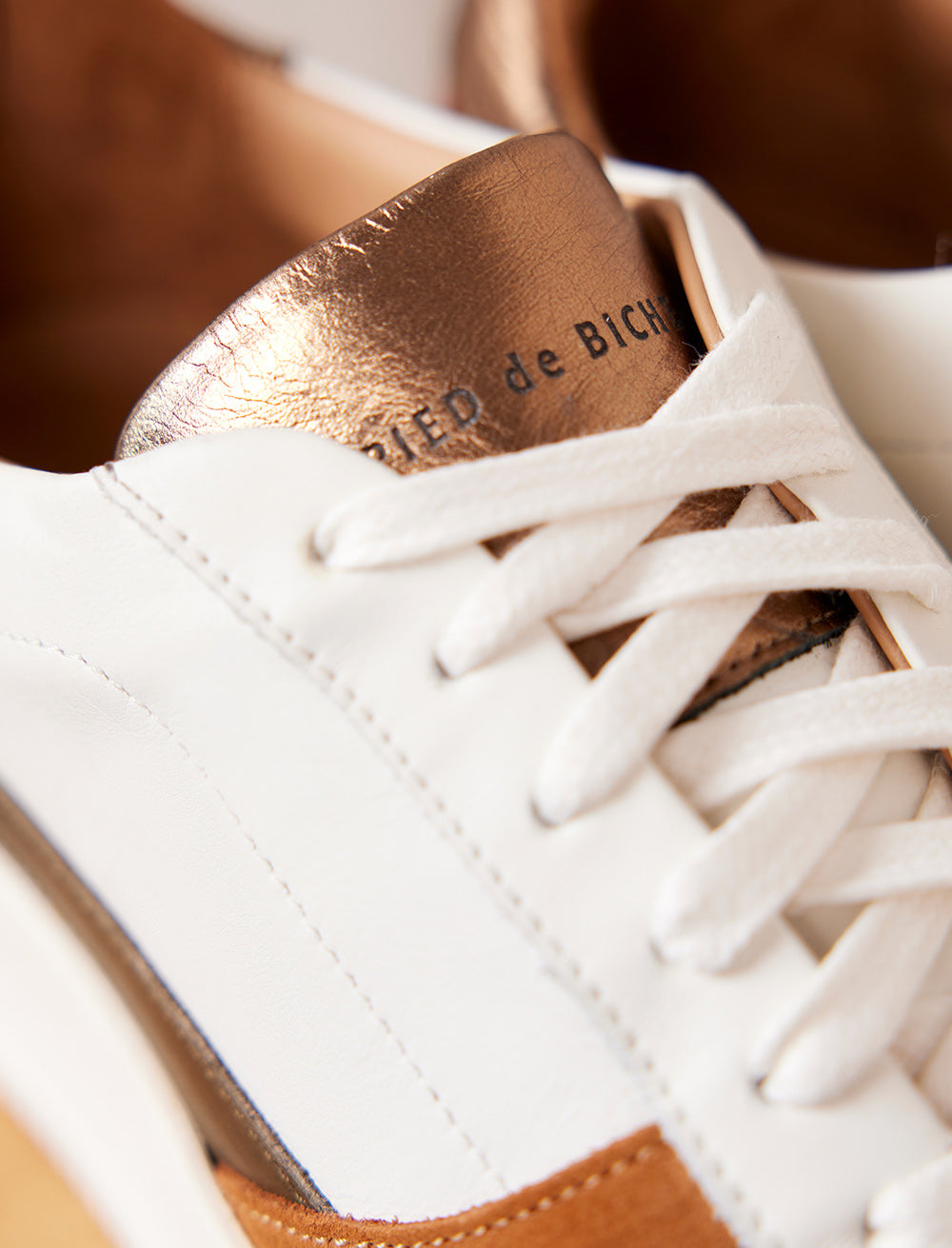 Sneakers Con Cordones Vasco - Blanco, Óxido & Bronce - Mujer