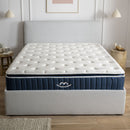Matelas hybride luxe Victoria - mémoire de forme - 30cm dans une chambre hausmanienne blanche et lumineuse