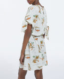 Vestido blanco de manga corta con estampado hawaiano - Mujer