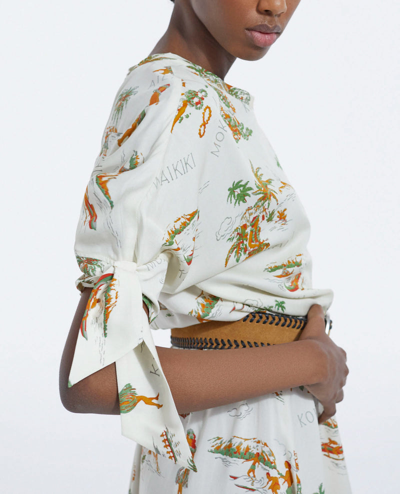 Vestido blanco de manga corta con estampado hawaiano - Mujer