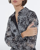 Vestido corto con estampado de bandana - Mujer
