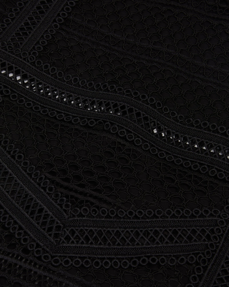 Robe Courte Avec Mix Dentelles A Manches Longues