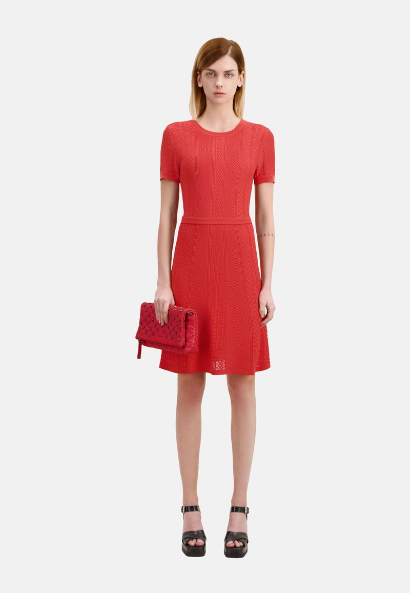 Robe Courte Avec Ouverture Dos Et Details De Points