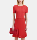 Robe Courte Avec Ouverture Dos Et Details De Points