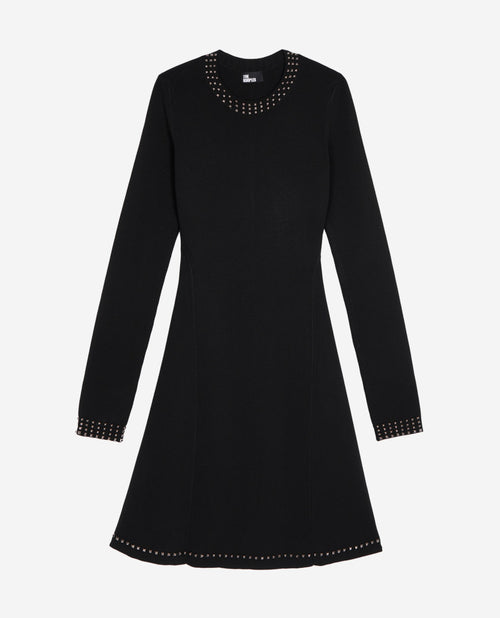 Robe Evasee Et Details De Studs